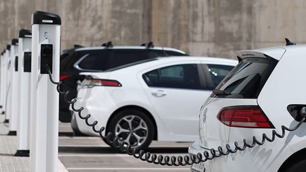 Elektrikli Araç Pazarında Danimarka Lider, Fransa ve Almanya Yükselişte