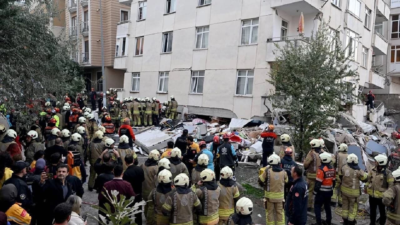 Maltepe'de 7 Katlı Binada Dehşet: Alt Katlar Çöktü, Enkaz Altında Can Pazarı