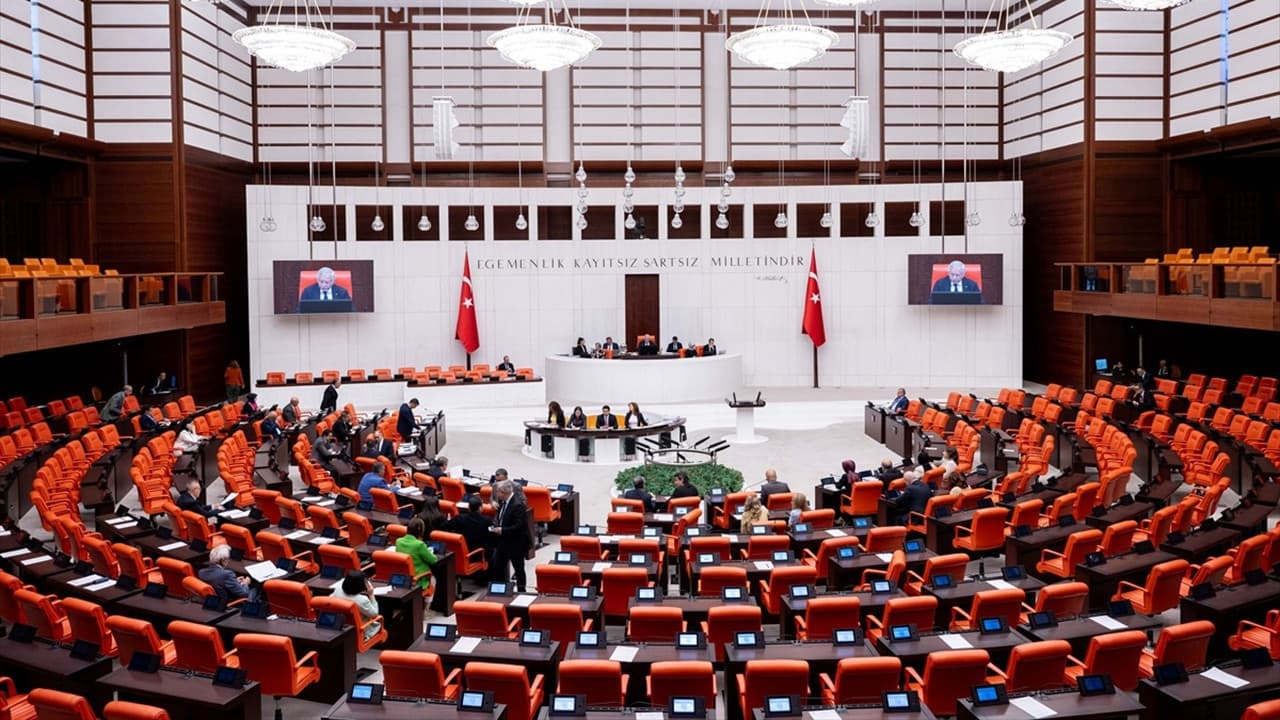 AKP'nin Fon Mağdurları İçin Hazırladığı 10 Maddelik Teklif Meclis Yolunda: Merakla Beklenen Kritik Ödeme Takvimi Belli Oldu!