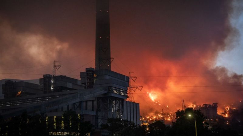 Kemerköy Termik Santrali’ne ulaşan yangın yakındaki Yeniköy Termik Santrali’ne doğru ilerliyor