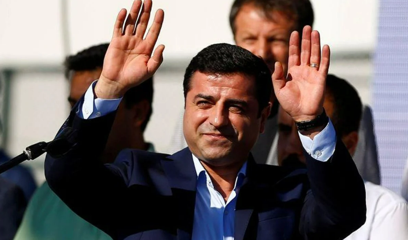 Demirtaş, ittifaklara çağrıda bulundu: ‘Yan yana yürüyün, birleştirin, barıştırın ve yeniden inşa edelim yıkılan bu ülkeyi’