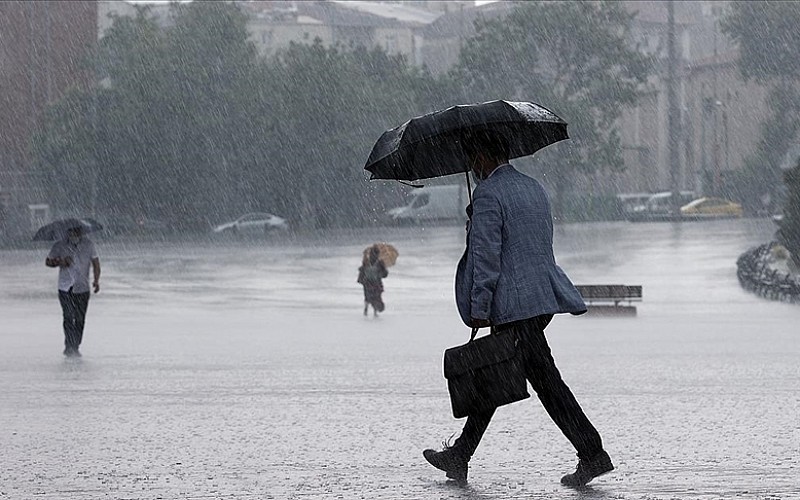 İstanbul’da hafta sonu fırtına ve yağışlı hava etkisini gösterecek