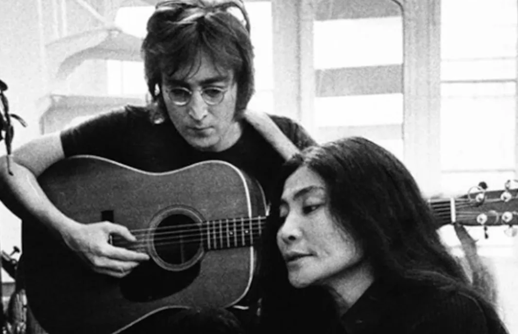 John Lennon’un ‘kayıp gitarı’ 2,9 milyon dolara satıldı